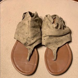 NWOT: tan sandal with anklet strap, size 6.5